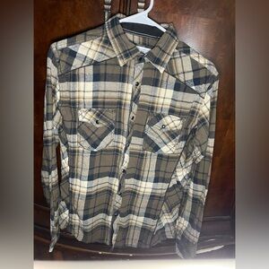 BKE Western Snap Flannel Shirt - Men’s Medium - Tailored Fit Plaid Style# B2700